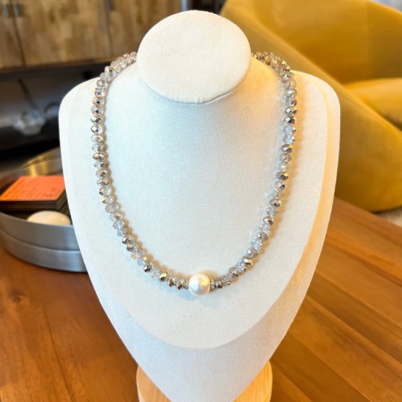 Silver and Clear Beaded Necklace with Faux Pearl - Picture 4 of 7